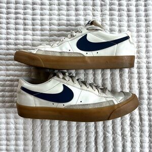 Nike Blazer 77 low Men's White & Navy Sneakers, gum sole Men’s 10.5 / Euro 44.5